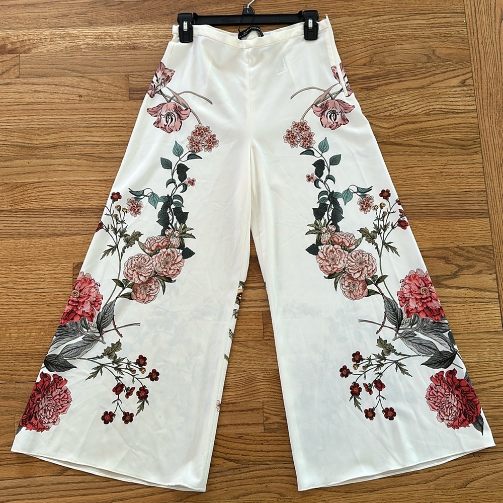Zara woman ivory floral palazzo short pants